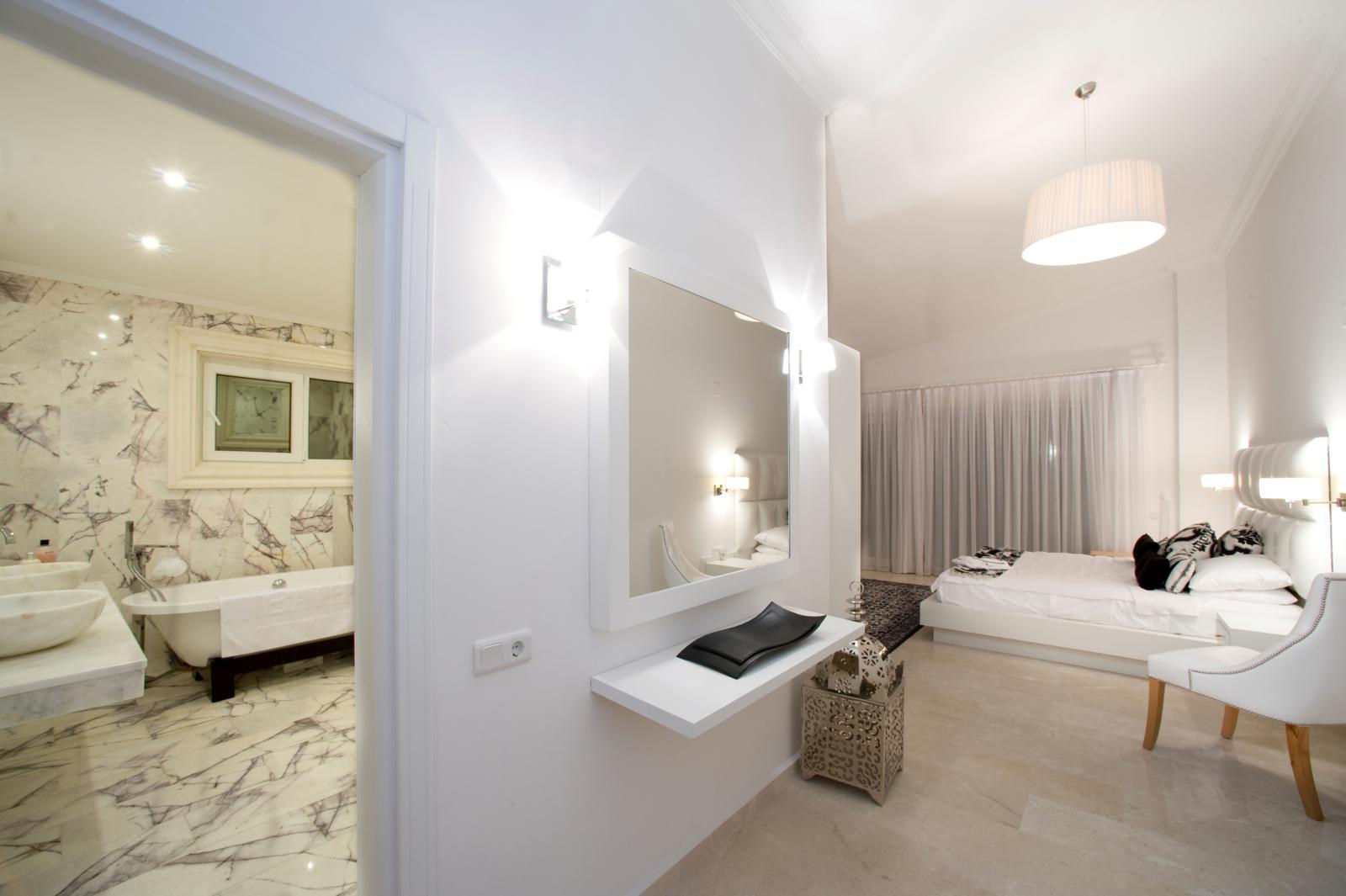 Large bedroom with en-suite marble bathroom
